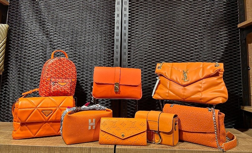 Louis Vuitton İlan açtırınız hepsinin fiyatı farklıdır .