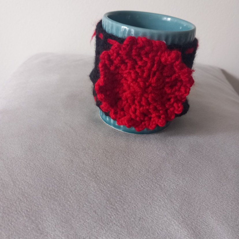 Kırmızı Örgü Detaylı Kupa kılıfı - Görsel 2