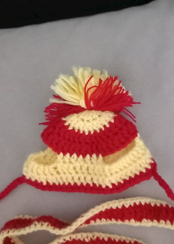 Kırmızı Sarı Örgü Kedi Atkısı ve Bere - Görsel 2