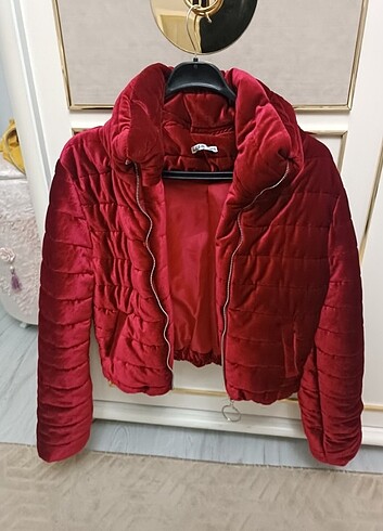 38 Beden Kırmızı mont