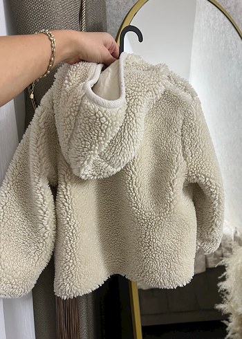 Erkek Çocuk Beyaz Kapüşonlu Peluş Mont - Görsel 3