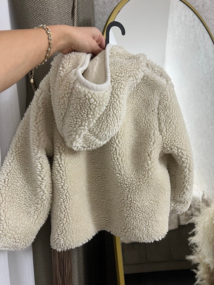 Erkek Çocuk Beyaz Kapüşonlu Peluş Mont - Görsel 3