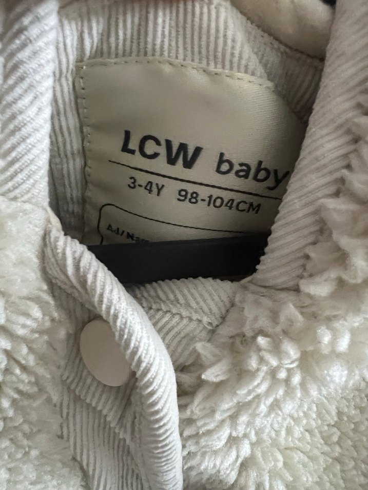 Erkek Çocuk Beyaz Kapüşonlu Peluş Mont - Görsel 2