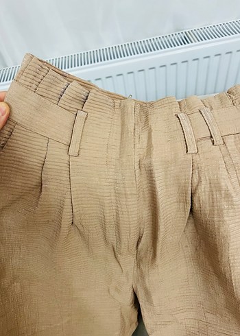 Kadın Bej Keten Pileli Bol Kesim Kısa Pantolon - Görsel 2