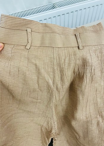 Kadın Bej Keten Pileli Bol Kesim Kısa Pantolon - Görsel 5