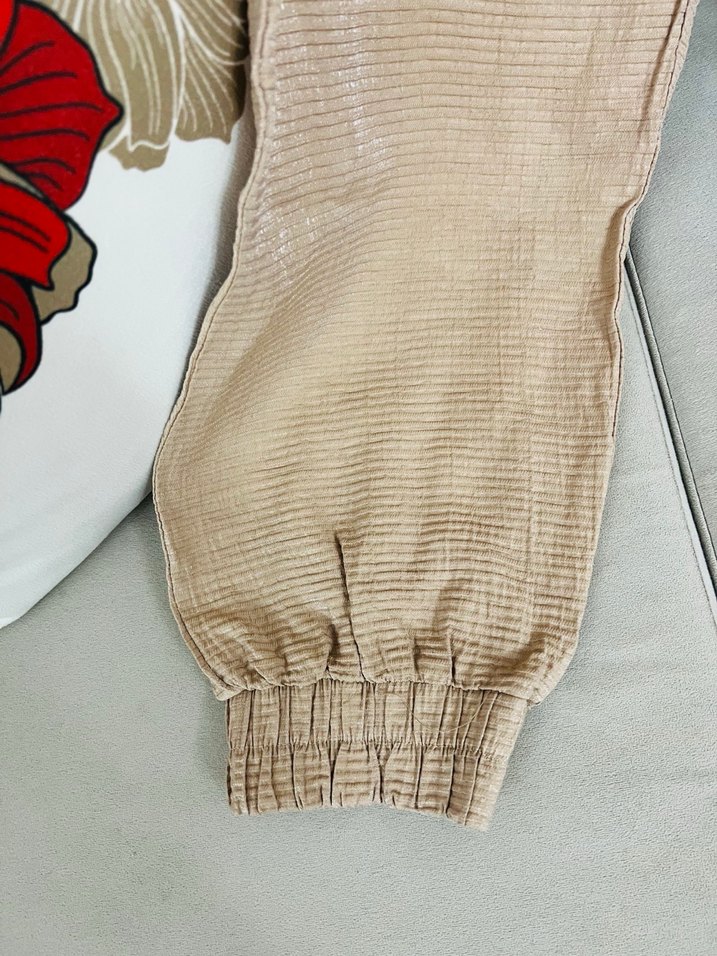 Kadın Bej Keten Pileli Bol Kesim Kısa Pantolon - Görsel 4