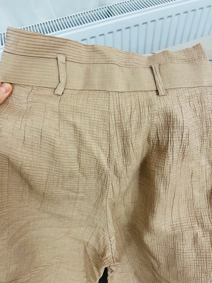 Kadın Bej Keten Pileli Bol Kesim Kısa Pantolon - Görsel 5