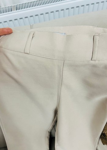 Düğmeli Beyaz Midi Kadın Kumaş Pantolon - Görsel 4