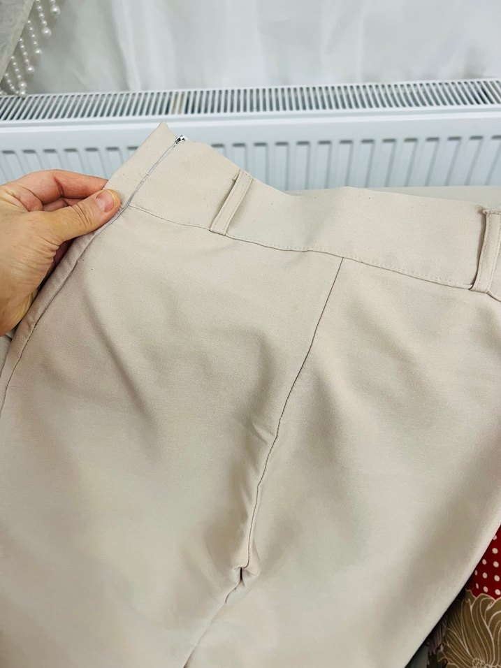 Düğmeli Beyaz Midi Kadın Kumaş Pantolon - Görsel 3