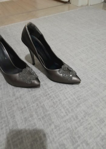 Gri Yılan Desenli Payetli Stiletto Topuklu Kadın Ayakkabı