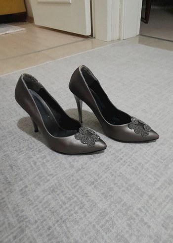 Zara Gri Yılan Desenli Payetli Stiletto Topuklu Kadın Ayakkabı