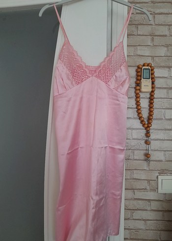 Pembe Dantel Detaylı İnce Askılı Midi Gecelik