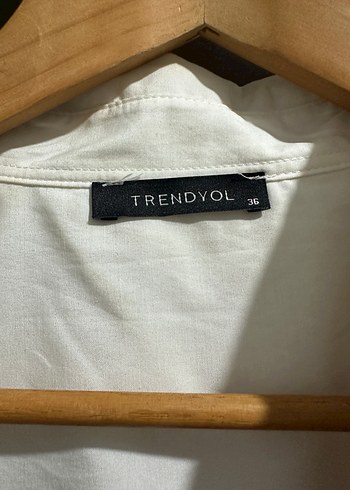 Bej Beyaz Düğmeli Kadın Gömlek - Görsel 2