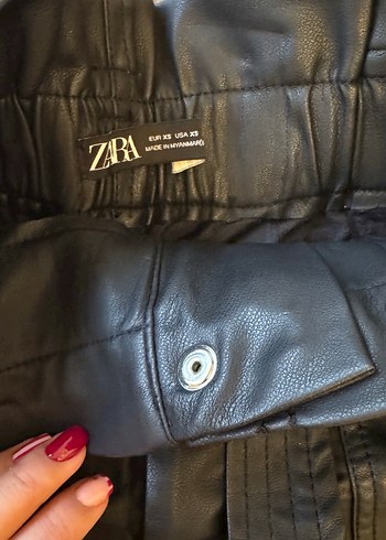 Zara Xs Kemerli Siyah Deri Mini Şort - Görsel 2