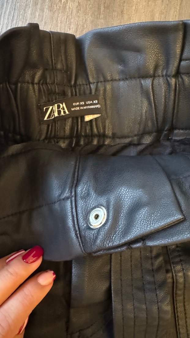 Zara Xs Kemerli Siyah Deri Mini Şort - Görsel 2
