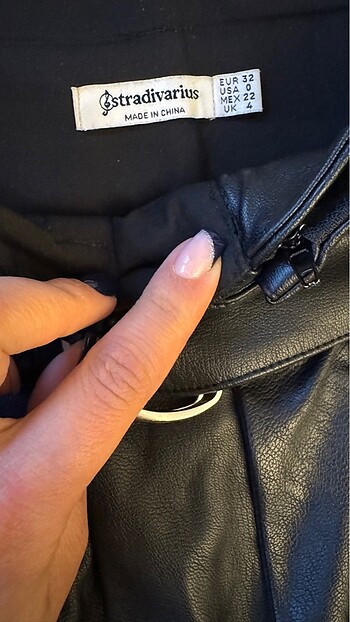 Stradivarius 32 beden deri kemer detaylı havuç pantolon - Görsel 3