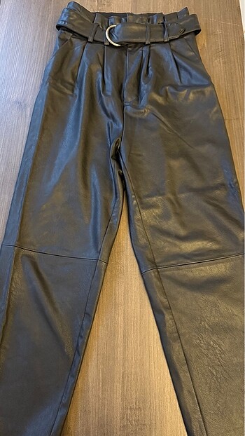 Stradivarius 32 beden deri kemer detaylı havuç pantolon - Görsel 4