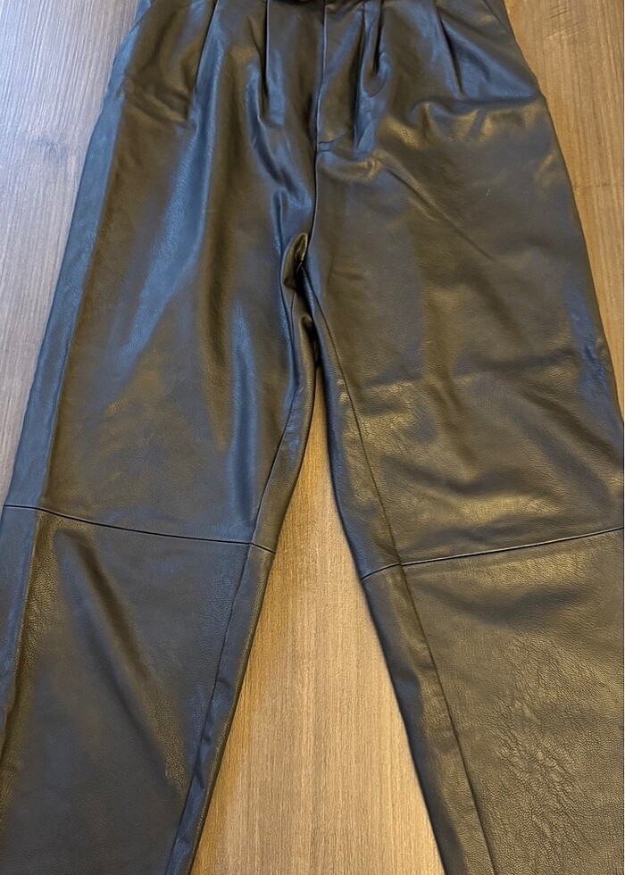 Stradivarius 32 beden deri kemer detaylı havuç pantolon - Görsel 4