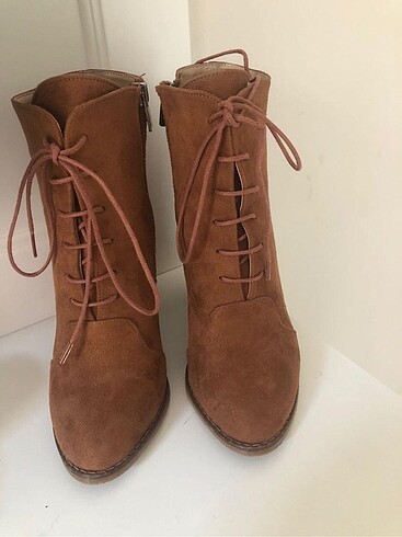 36 numara taba rengi bağcıklı bot