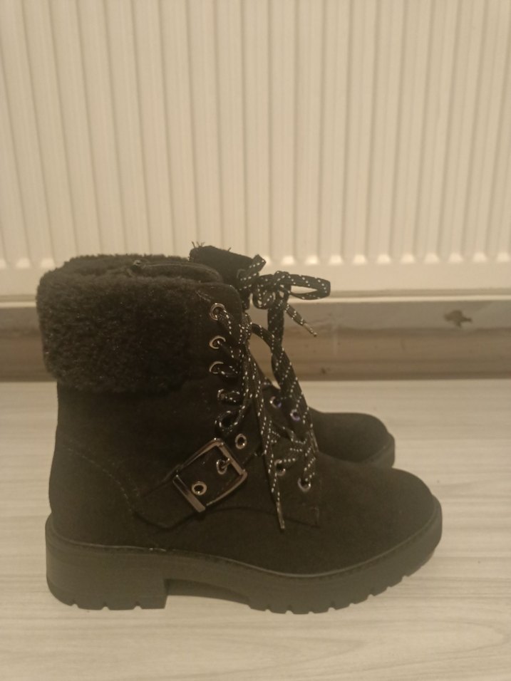 Siyah Süet Bağcıklı Kadın Botları - Görsel 3