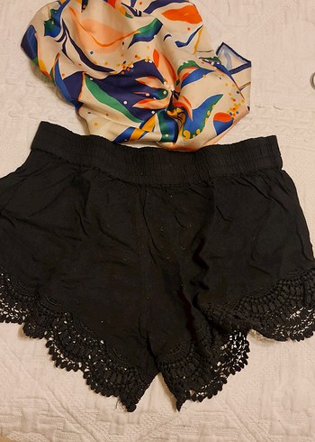 Dantel Detaylı Siyah Mini Şort - Görsel 5