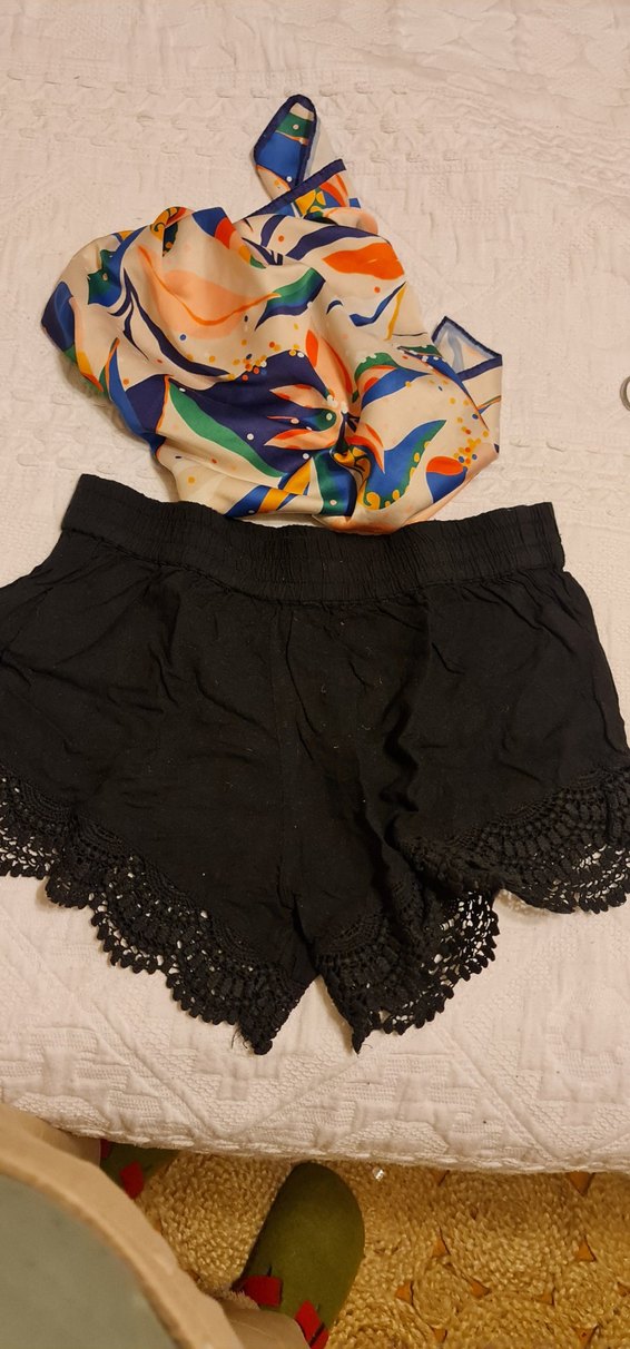 Dantel Detaylı Siyah Mini Şort - Görsel 5