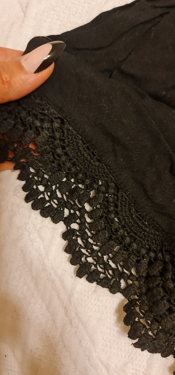 Dantel Detaylı Siyah Mini Şort - Görsel 3