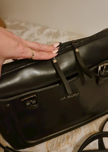 Siyah Parlak Deri Fermuarlı Kadın Çanta - Görsel 11