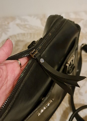 Siyah Parlak Deri Fermuarlı Kadın Çanta - Görsel 12