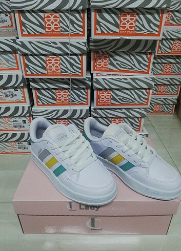 37 Beden beyaz Renk 37 Numara Adidas Bayan Spor Ayakkabı 