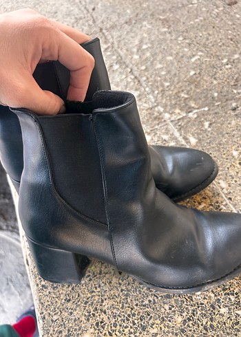 Siyah Deri Topuklu Kadın Bot - Görsel 2