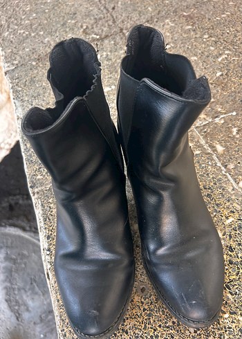 Siyah Deri Topuklu Kadın Bot - Görsel 3