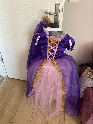 Rapunzel kıyafeti sorunsuzdur 1 kez giyildi