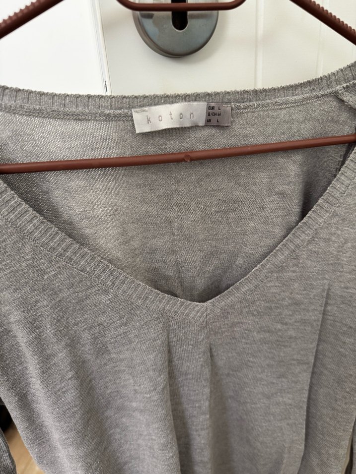 Gri V Yaka Kadın Kazak - Görsel 2