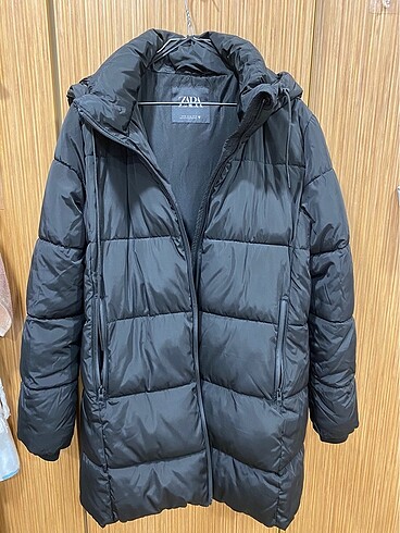 Zara Mont