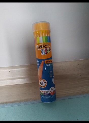 Bic kids 12+1(beyaz) tüp kuruboya+ kalemtraş 
