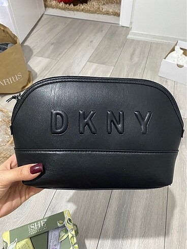 Dkny makyaj çantası