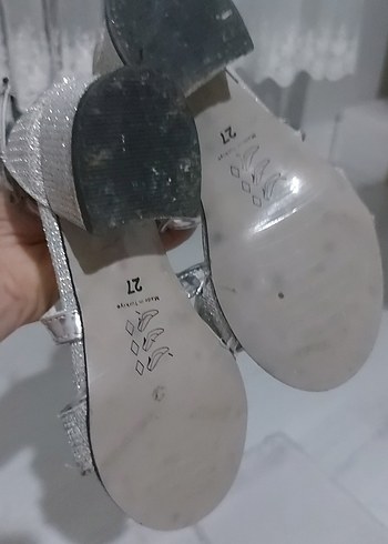 Kız Çocuk Gri sim Desenli Kemerli Ayakkabı - Görsel 3