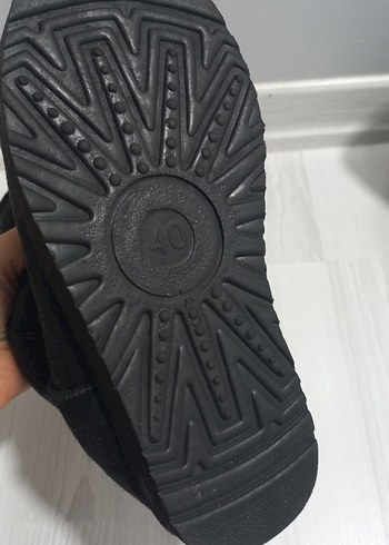 Siyah Süet Tüylü Kadın Bot - Görsel 3