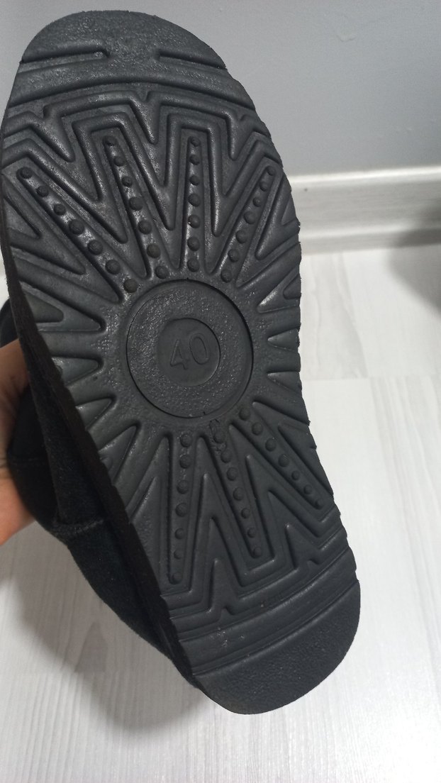 Siyah Süet Tüylü Kadın Bot - Görsel 3