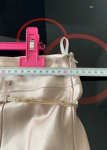 Zincir Detaylı Mini Bej Saten Etek - Görsel 8