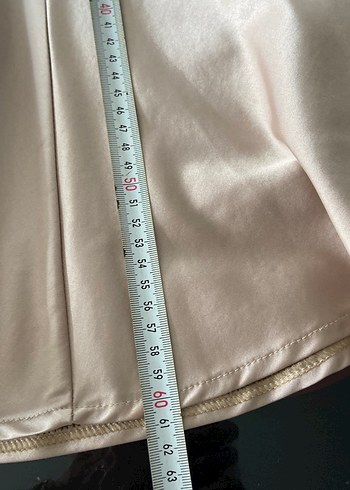 Zincir Detaylı Mini Bej Saten Etek - Görsel 9