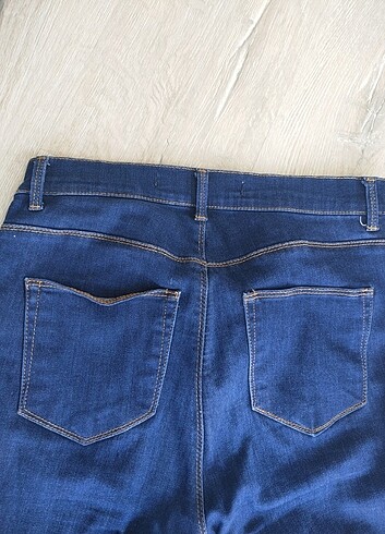 30 Beden lacivert Renk LC Waikiki yüksek bel jean