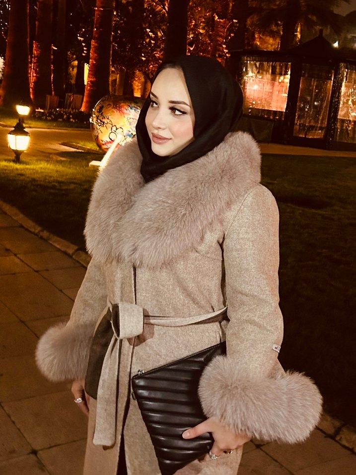 Bej Süet Uzun Kürklü Kadın Kaban - Görsel 2