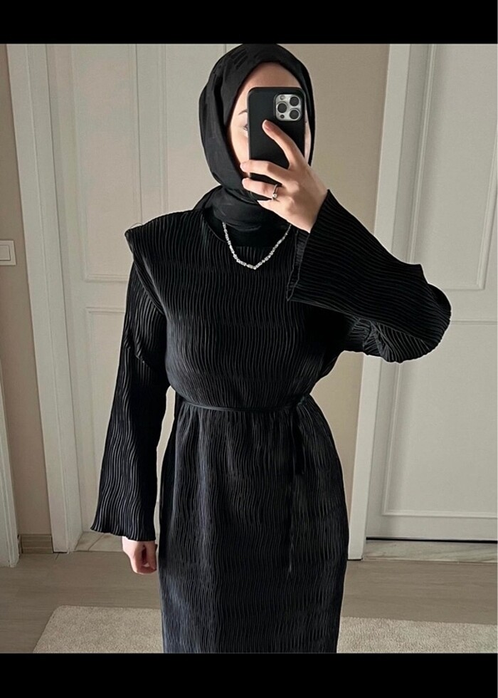 dokulu siyah elbise - Görsel 3