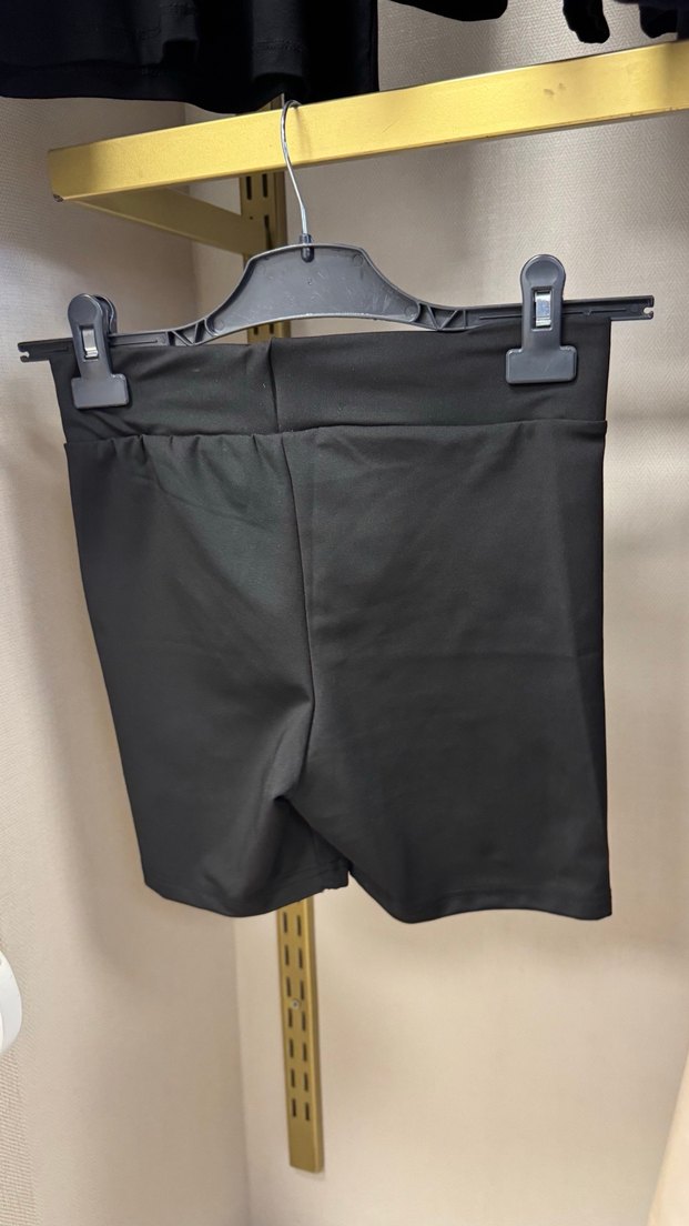 Nike Pro Siyah Mini Spor Şort - Görsel 3