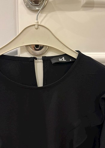 Siyah Fırfırlı Uzun Kollu Bluz - Görsel 2