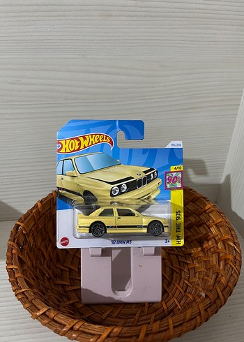 Sarı Hot Wheels BMW M3 Oyuncak Araba