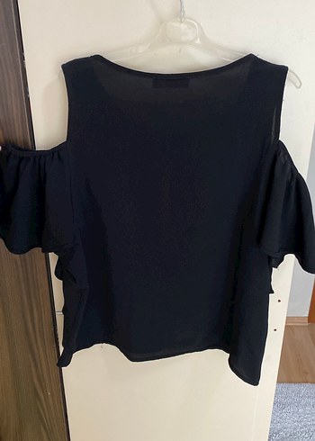 Siyah Volanlı Kolsuz Bluz - Görsel 3
