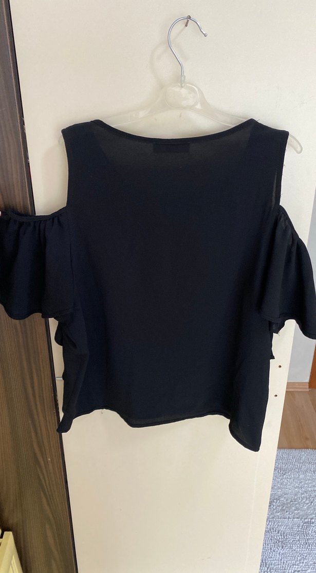 Siyah Volanlı Kolsuz Bluz - Görsel 3